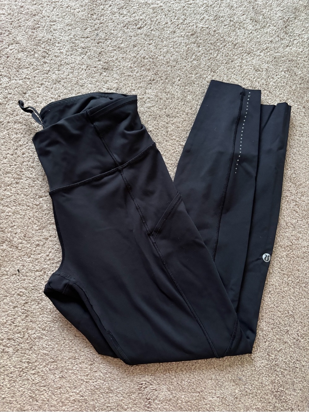 🐞 LULULEMON - Size 6 Capris Leggings - With Pockets - Flaw